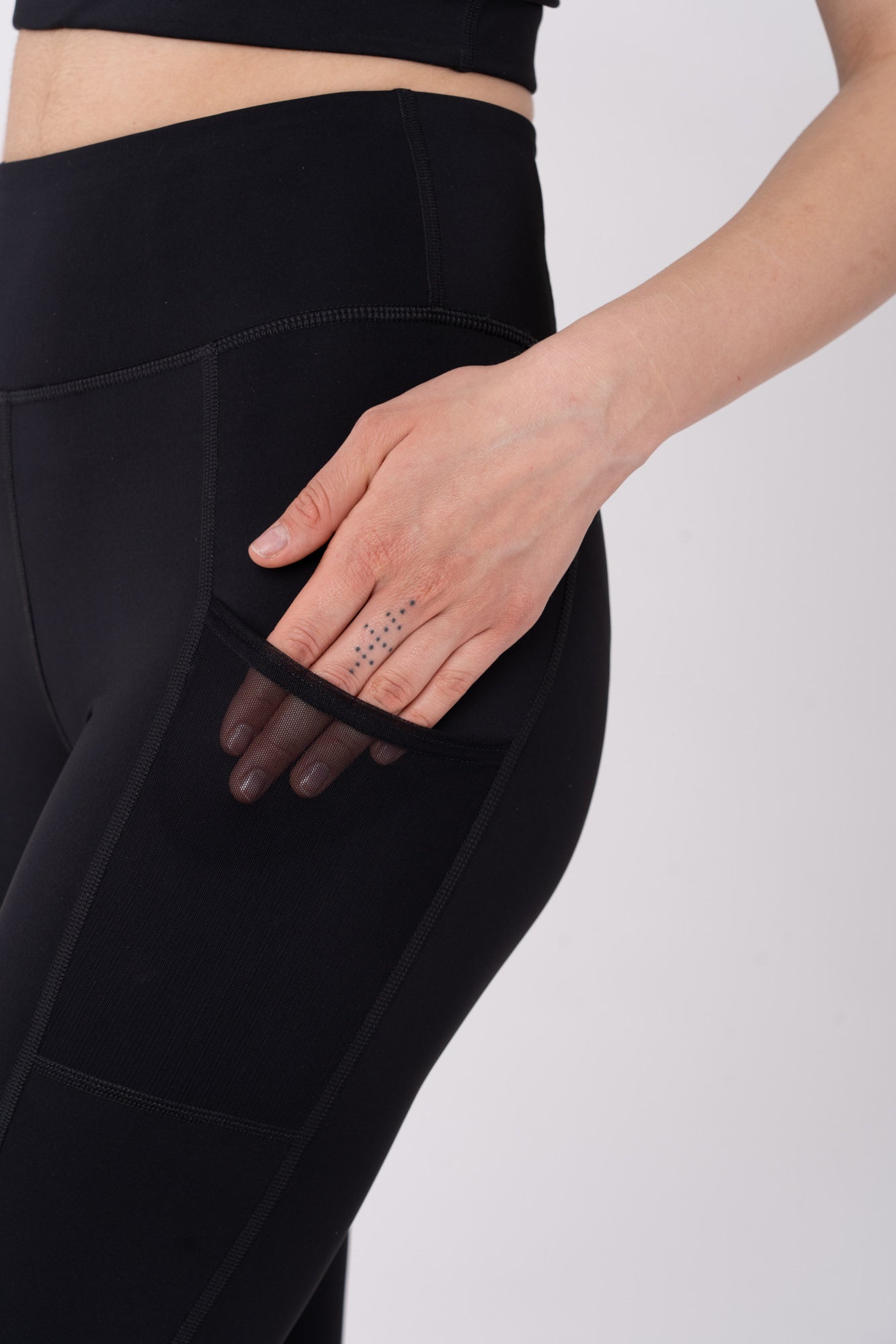 W-TCW3199-INMOTION-78-Leggings-aus-Recyceltem-Polyester-Fair-Hergestellte-Kleidung-LABINIA-Meteorite-Black-Vorne5