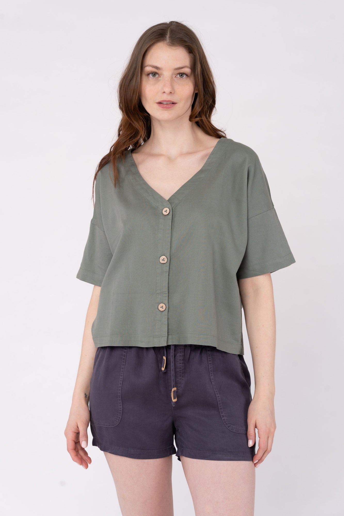 W-TCW3220-MARKET-SHIRT-aus-Hanf-Bio-Baumwolle-Oeko-Mode-Online-YEMARAN-Agave-Green-Vorne2