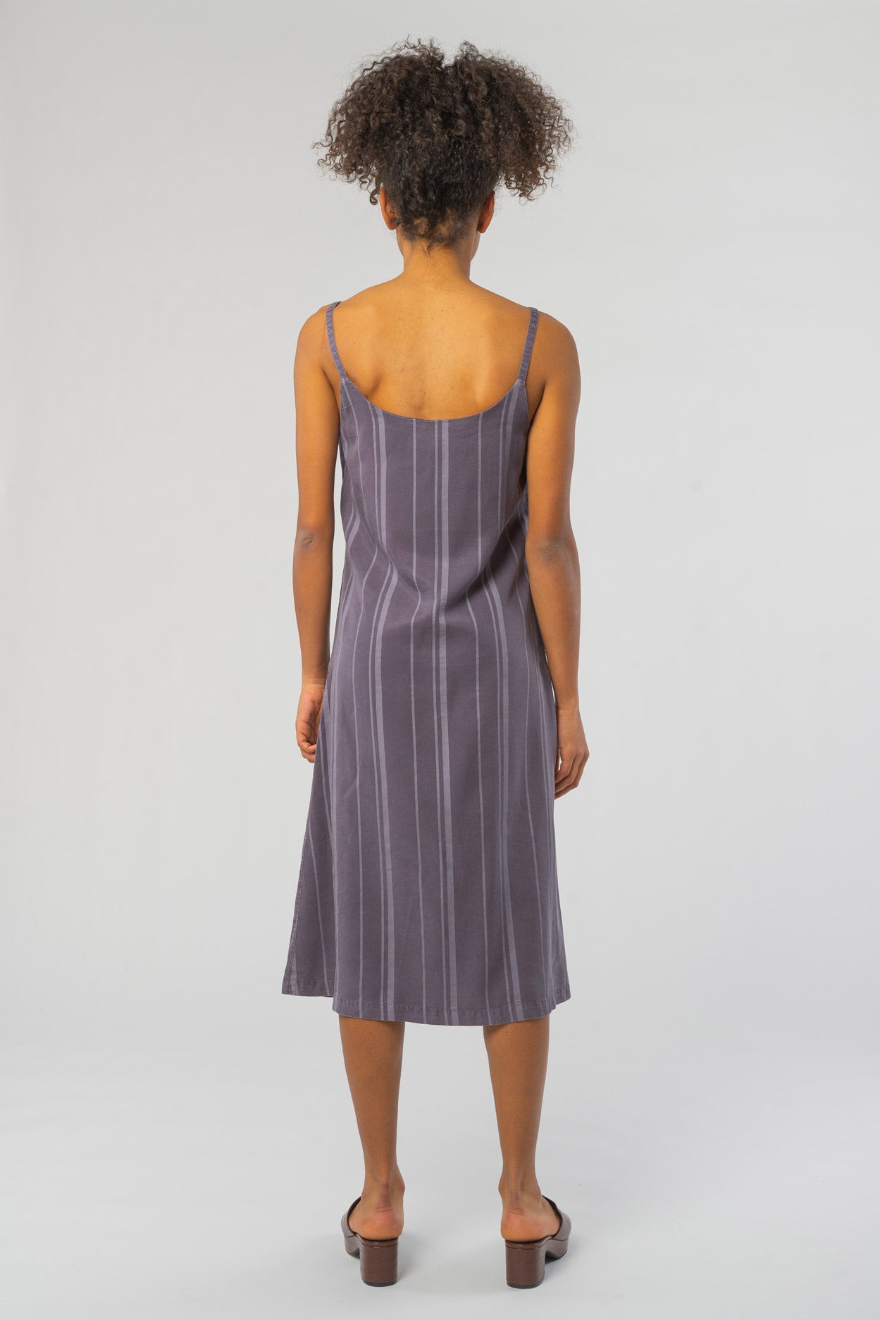 W-TCW3379-Maxi-Dress-aus-TENCEL-Fair-Trade-Sweatshirt-Frauen-VIKA-Periscope-Grey-Breeze-Stripe-Vorne4