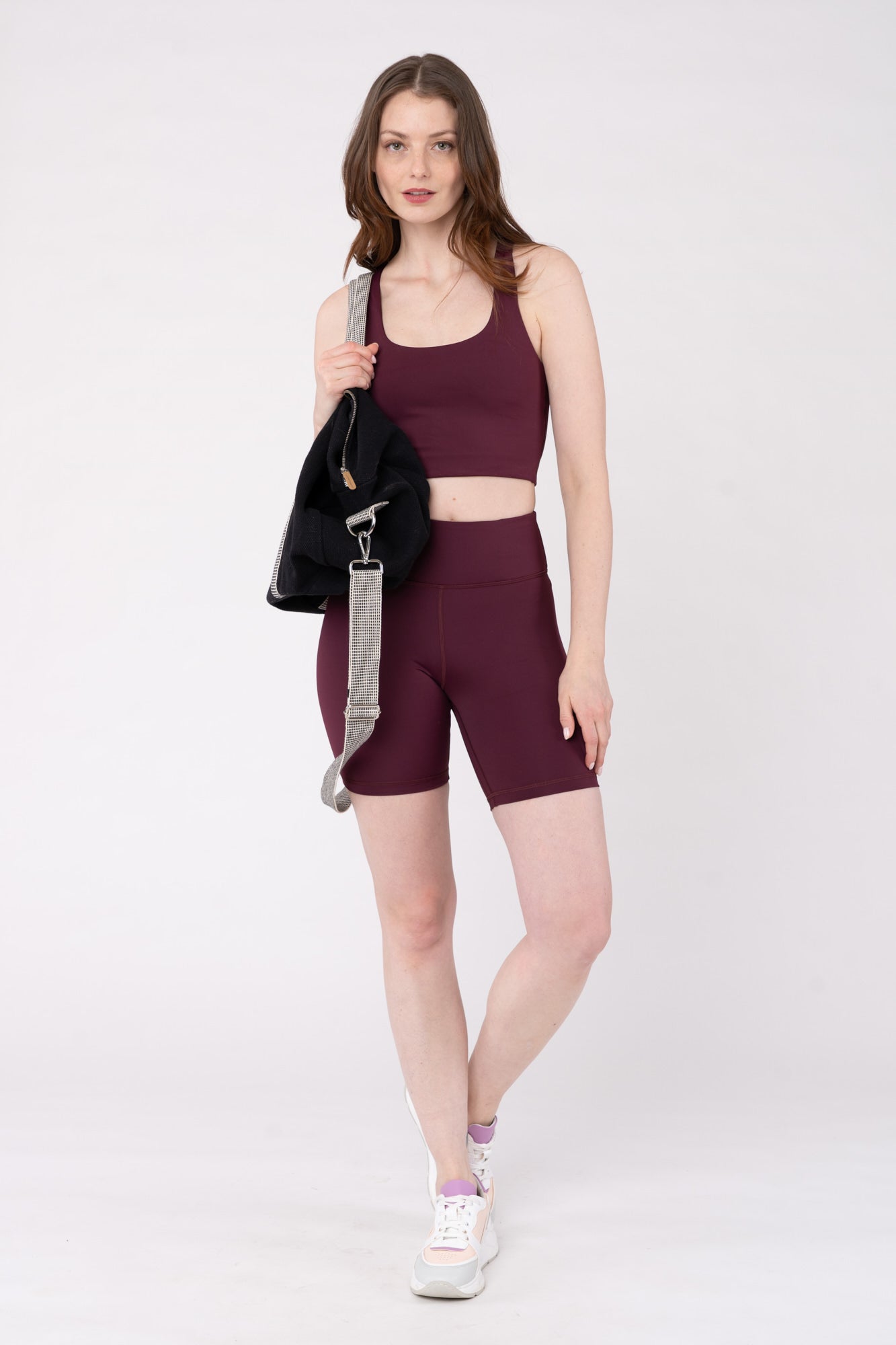 W-TCW3888-INMOTION-Top-aus-Recyceltem-Polyester-Fashion-Klamotten-GEGENLA-Fig-Vorne3