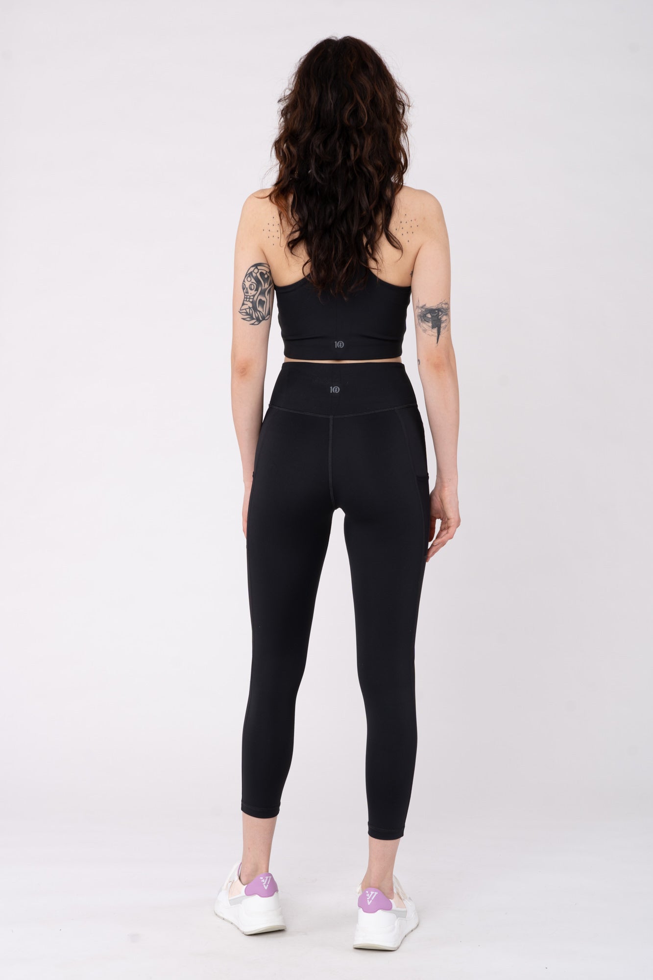 W-TCW3888-INMOTION-Top-aus-Recyceltem-Polyester-Fashion-Klamotten-GEGENLA-Meteorite-Black-Vorne3