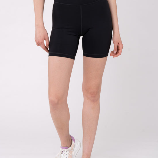 W-TCW4114-INMOTION-Radlerhose-aus-Recyceltem-Polyester-Fair-Clothes-PROBANTA-Meteorite-Black-Vorne1