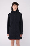 W-TCW4649-Lange-Regenjacke-aus-Recyceltem-Polyester-Faire-Trade-Kleidung-ZOMBO-Meteorite-Black-Vorne4