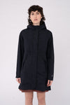 W-TCW4649-Lange-Regenjacke-aus-Recyceltem-Polyester-Faire-Trade-Kleidung-ZOMBO-Meteorite-Black-Vorne5