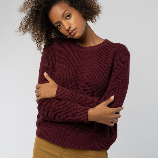 W-Turtleneck-Sweater-aus-Bio-Baumwolle-recyceltem-Polyester-Wolle-Online-Mode-Shop-Burgundy-Detail