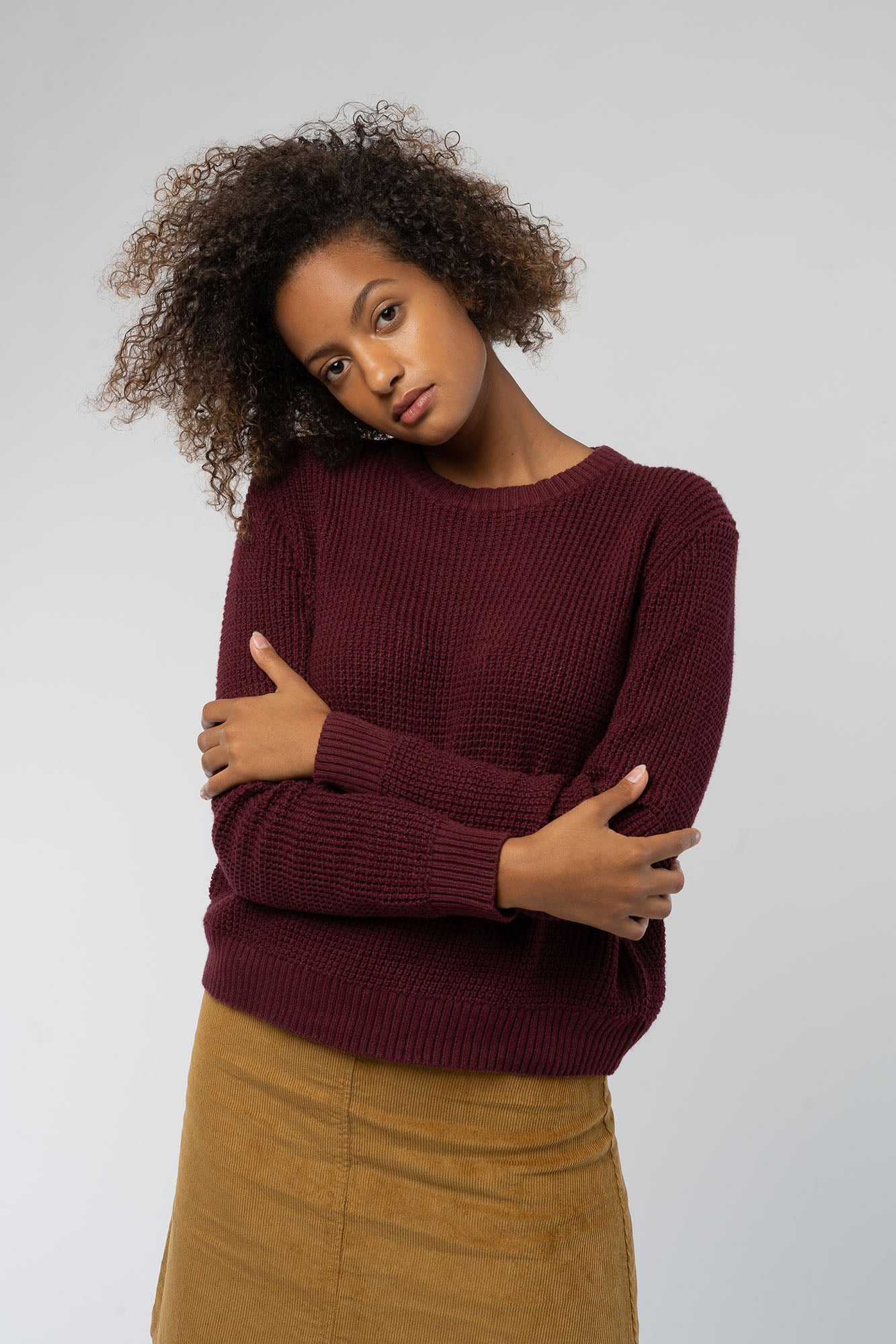 W-Turtleneck-Sweater-aus-Bio-Baumwolle-recyceltem-Polyester-Wolle-Online-Mode-Shop-Burgundy-Detail