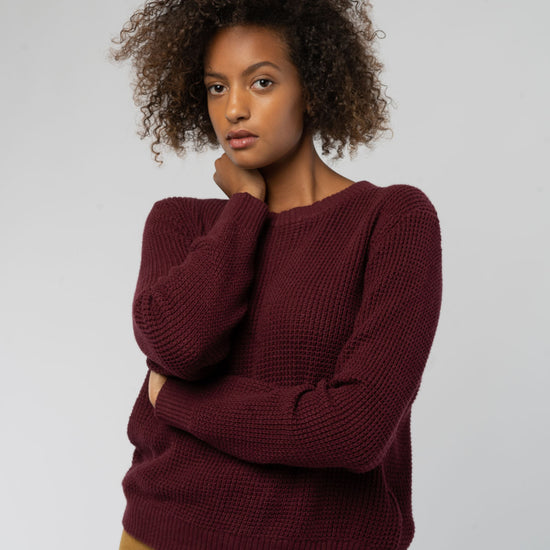 W-Turtleneck-Sweater-aus-Bio-Baumwolle-recyceltem-Polyester-Wolle-Online-Mode-Shop-Burgundy-Detail2