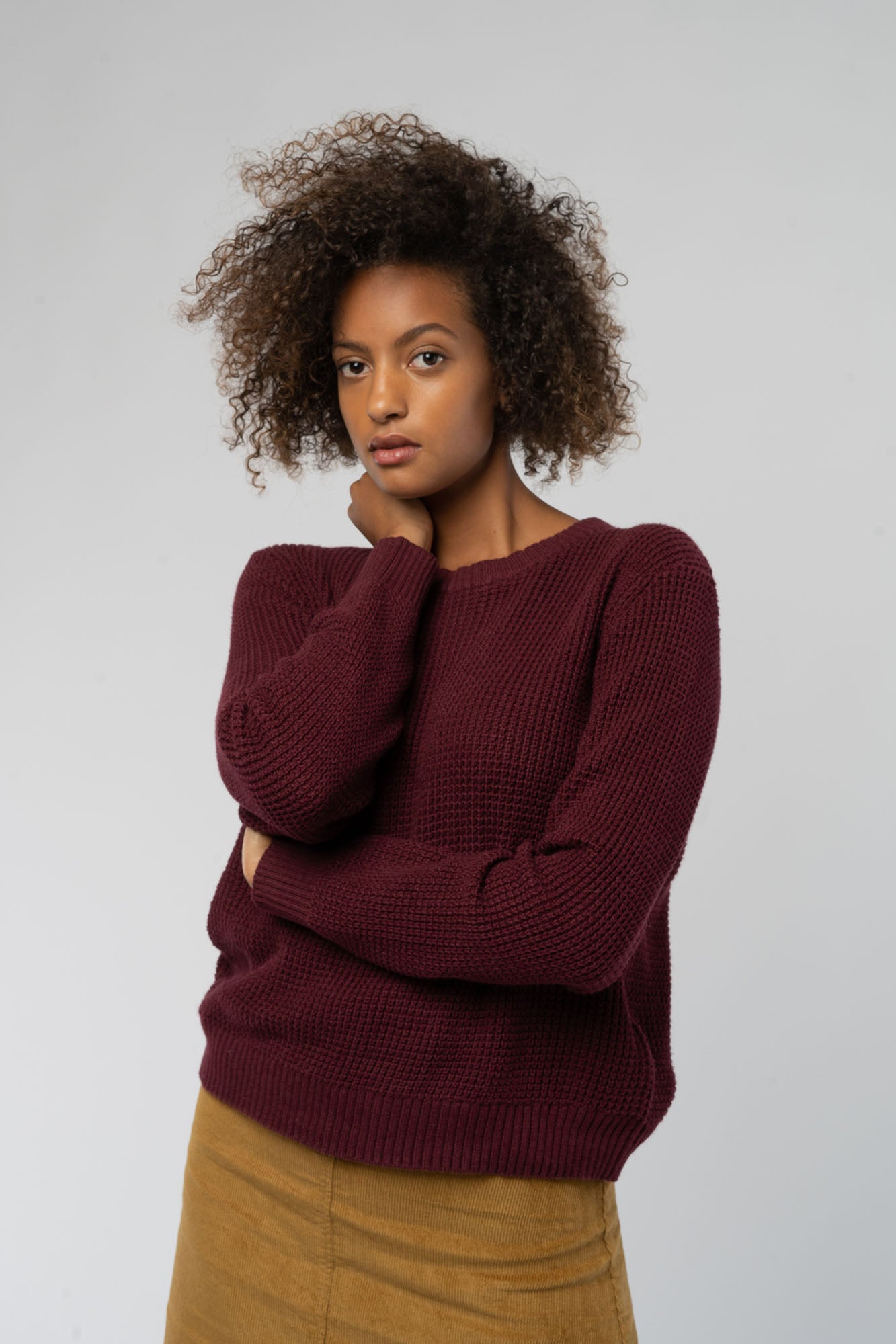 W-Turtleneck-Sweater-aus-Bio-Baumwolle-recyceltem-Polyester-Wolle-Online-Mode-Shop-Burgundy-Detail2