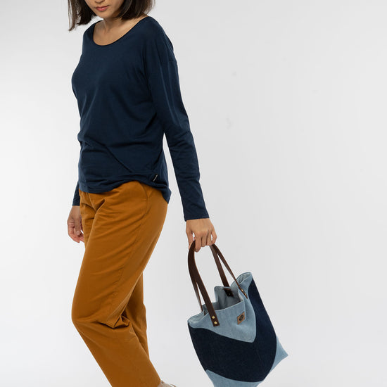 W-W120-03-F06-Navy-Longsleeve-Frauen