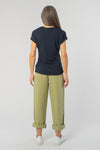 W-W121-02-EcoVero-T-Shirt-TURN-UP-aus-ECOVERO-Mode-Kleidung-Frauen-ACACIA-Dark-Navy-Vorne1