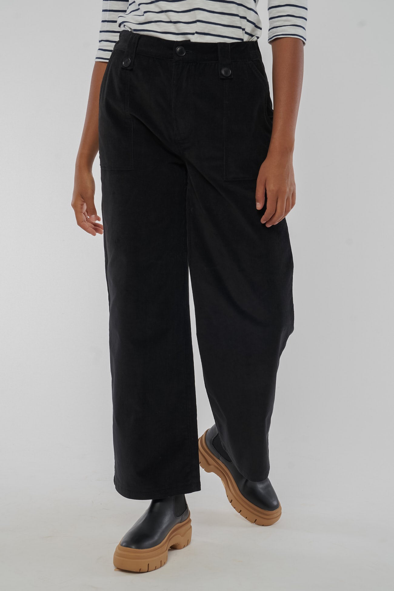 W-W221-12-H11-GLORIOSA-Hose-aus-Bio-Baumwolle-Fair-Trade-Bio-Kleidung-Frauen-KEWANI-Black-Vorne3