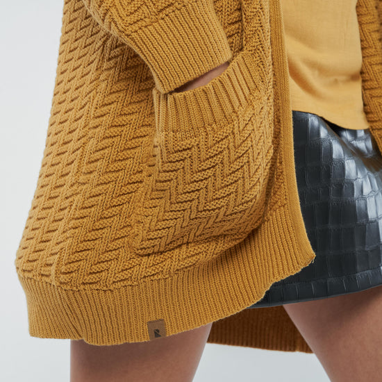 W-W221-K10-B02-DAISY-Knit-Cardigan-aus-Bio-Baumwolle-Produktion-Faire-Mode-Frauen-TARBIZ-GoldenYellow-Detail