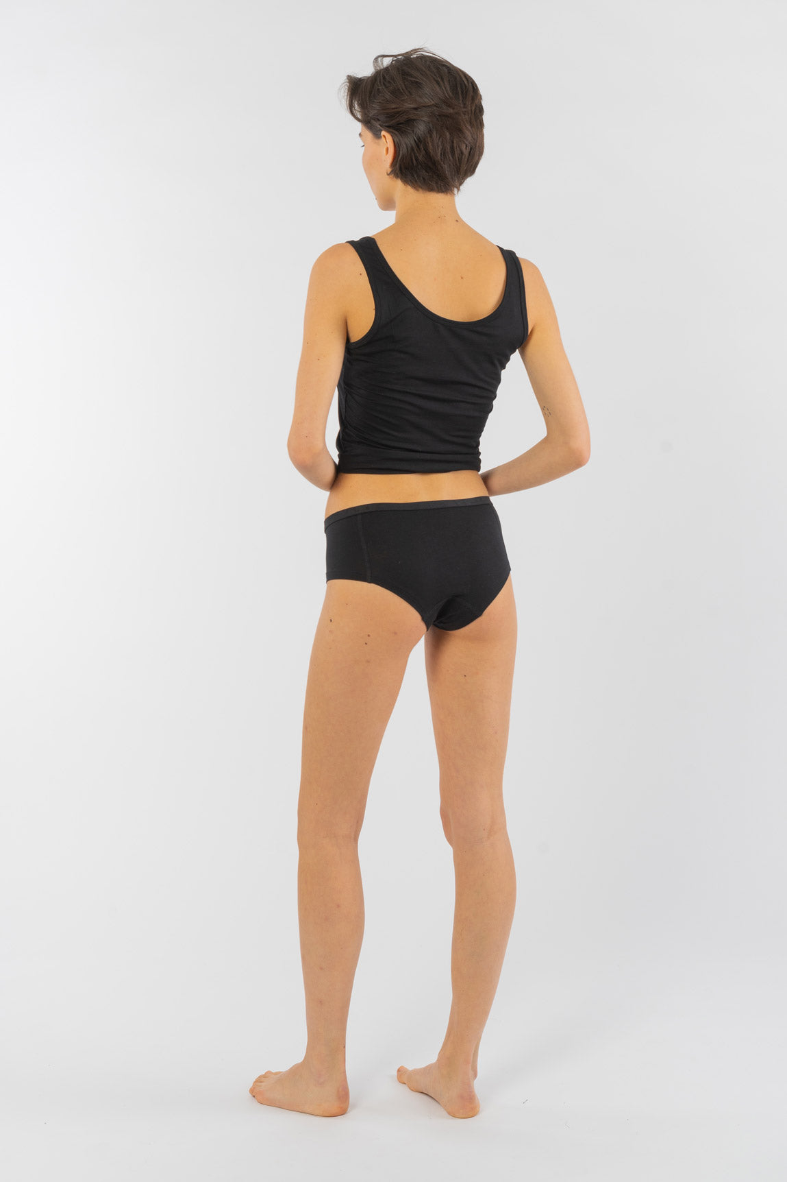 Lotte ist 175cm groß und trägt Größe S