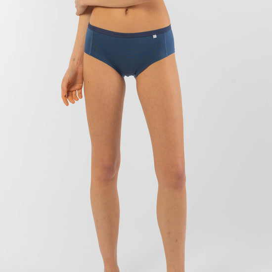 Lotte ist 175cm groß und trägt Größe S