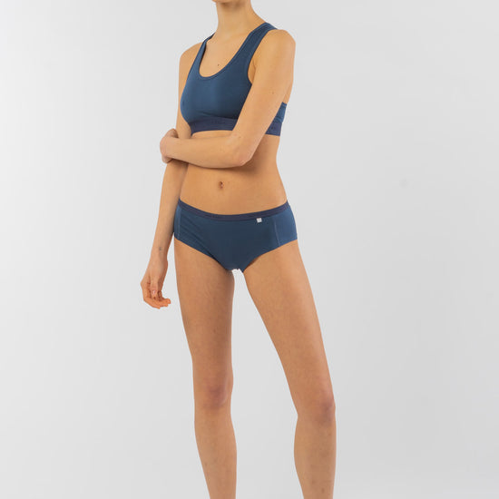 Lotte ist 175cm groß und trägt Größe S