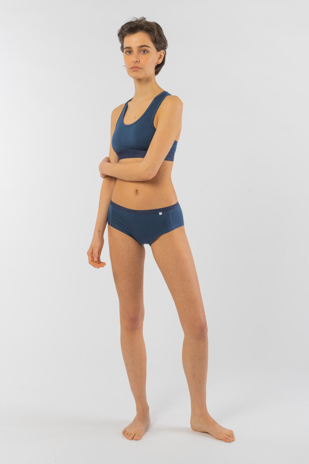 Lotte ist 175cm groß und trägt Größe S