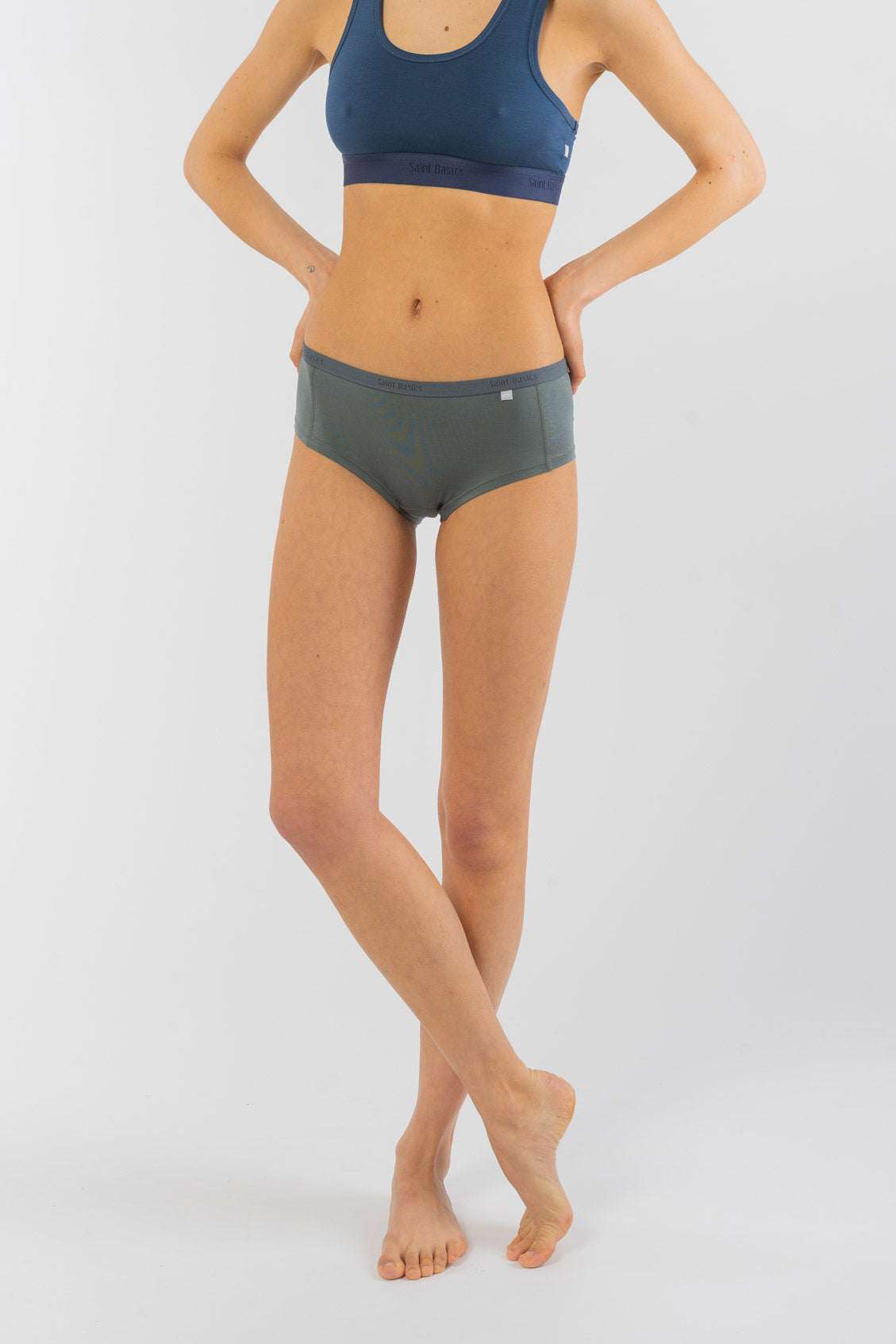 Lotte ist 175cm groß und trägt Größe S