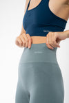 W-WB13-Active-Sport-Leggings-aus-Recyceltem-Polyester-Online-Mode-Kaufen-WENERVA-Stormy-Sea-Detail