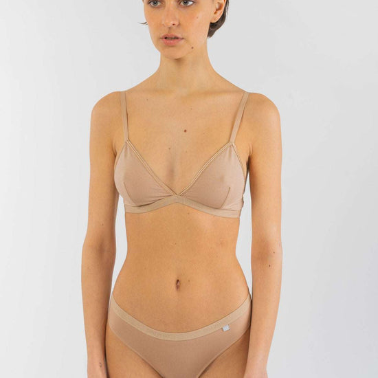 Lotte ist 175cm groß und trägt Größe S