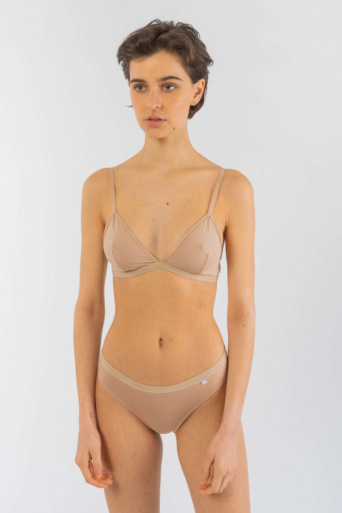Lotte ist 175cm groß und trägt Größe S
