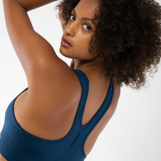W-WT15-Active-Short-Sport-Top-aus-Recyceltem-Polyester-Fair-Trade-Kleidung-Online-Shop-SURENG-Sargasso-Sea-Hinten