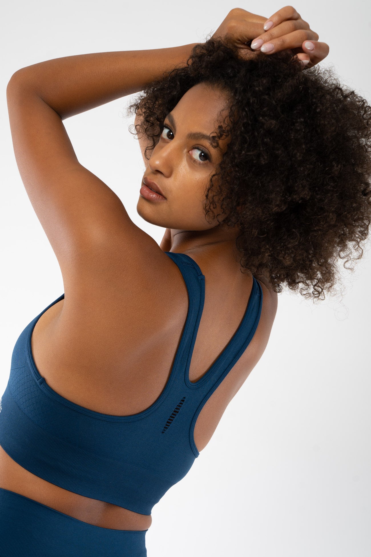 W-WT15-Active-Short-Sport-Top-aus-Recyceltem-Polyester-Fair-Trade-Kleidung-Online-Shop-SURENG-Sargasso-Sea-Hinten