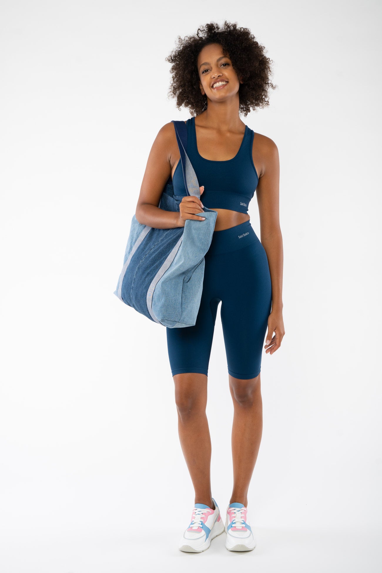 W-WT15-Active-Short-Sport-Top-aus-Recyceltem-Polyester-Fair-Trade-Kleidung-Online-Shop-SURENG-Sargasso-Sea-Style