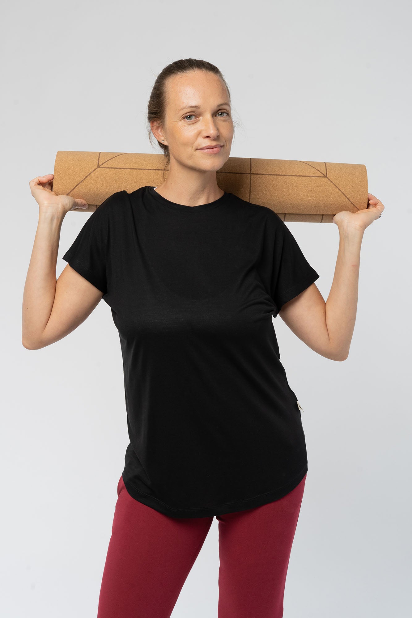 W-Wide-Cut-Frauen-T-Shirt-aus-TENCEL-TM-Natur-Mode-Black-Vorne2