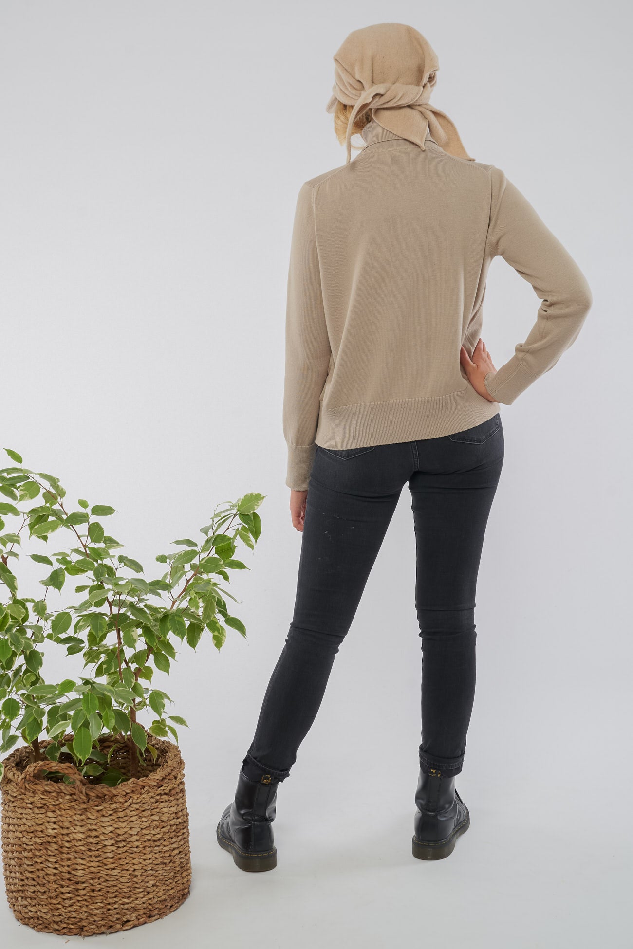 W-mw-112-301-MAYURA-Feinstrick-Rollkragen-pullover-aus-Bio-Baumwolle-Kleidung-Fair-Trade-Bio-Frauen-METERIA-Hazel-Hinten