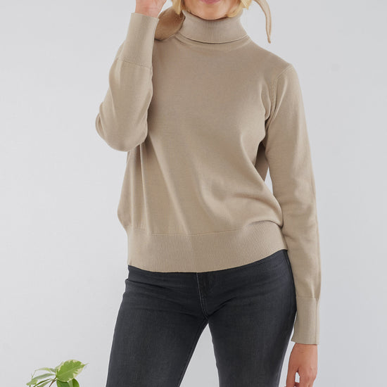 W-mw-112-301-MAYURA-Feinstrick-Rollkragen-pullover-aus-Bio-Baumwolle-Kleidung-Fair-Trade-Bio-Frauen-METERIA-Hazel-Vorne2
