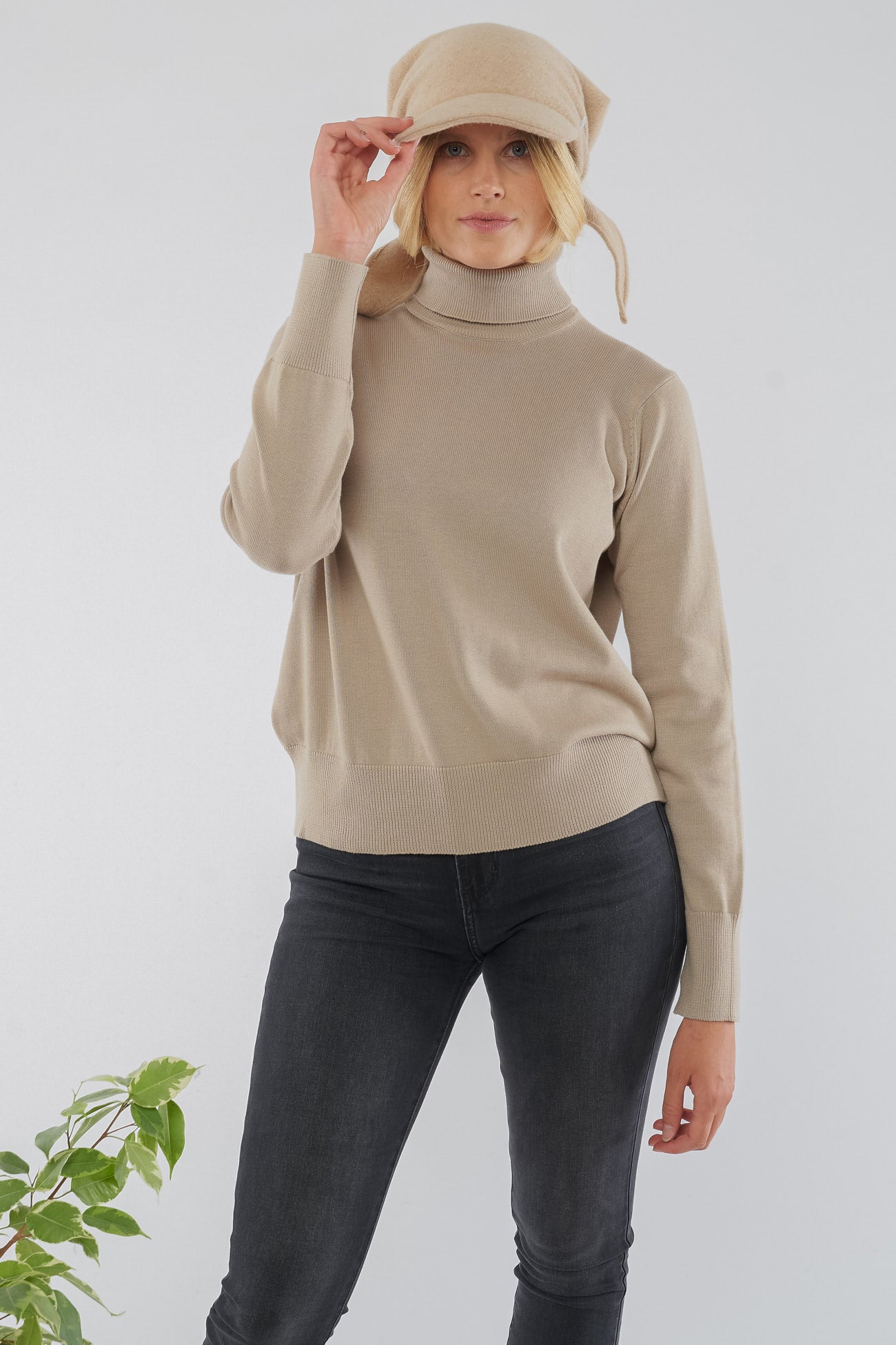 W-mw-112-301-MAYURA-Feinstrick-Rollkragen-pullover-aus-Bio-Baumwolle-Kleidung-Fair-Trade-Bio-Frauen-METERIA-Hazel-Vorne2