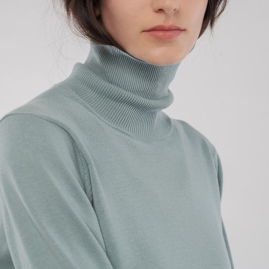 W-mw-112-301-MAYURA-Feinstrick-Rollkragen-pullover-aus-Bio-Baumwolle-Kleidung-Fair-Trade-Bio-Frauen-METERIA-Sage-Vorne