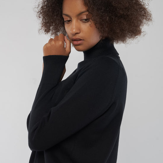 W-mw-112-301-MAYURA-Feinstrick-Rollkragen-pullover-aus-Bio-Baumwolle-Oeko-Onlineshop-Frauen-METERIA-Schwarz-Detail