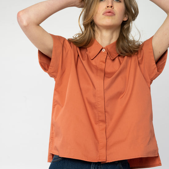 W-mw-121-400-NILAY-Bluse-aus-Bio-Baumwolle-Faire-Kleidung-Online-Frauen-BARILEA-Coral-Vorne2