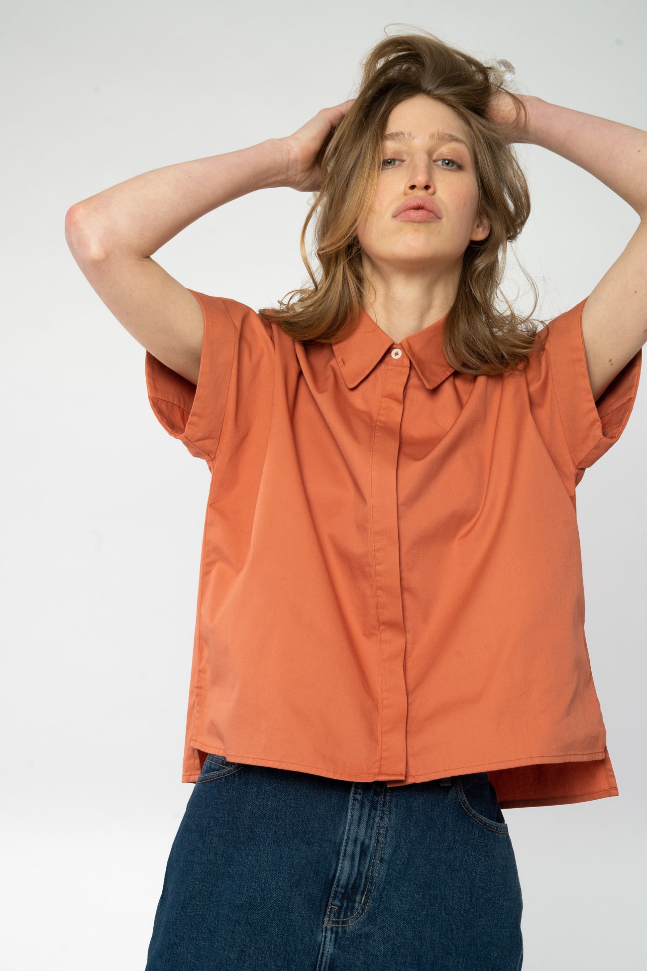 W-mw-121-400-NILAY-Bluse-aus-Bio-Baumwolle-Faire-Kleidung-Online-Frauen-BARILEA-Coral-Vorne2