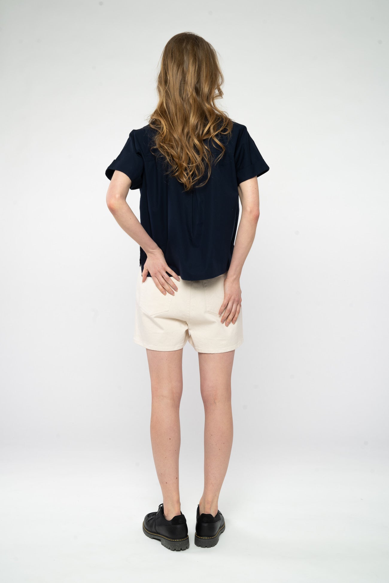 W-mw-121-400-NILAY-Bluse-aus-Bio-Baumwolle-Faire-Kleidung-Online-Frauen-BARILEA-Navy-Hinten