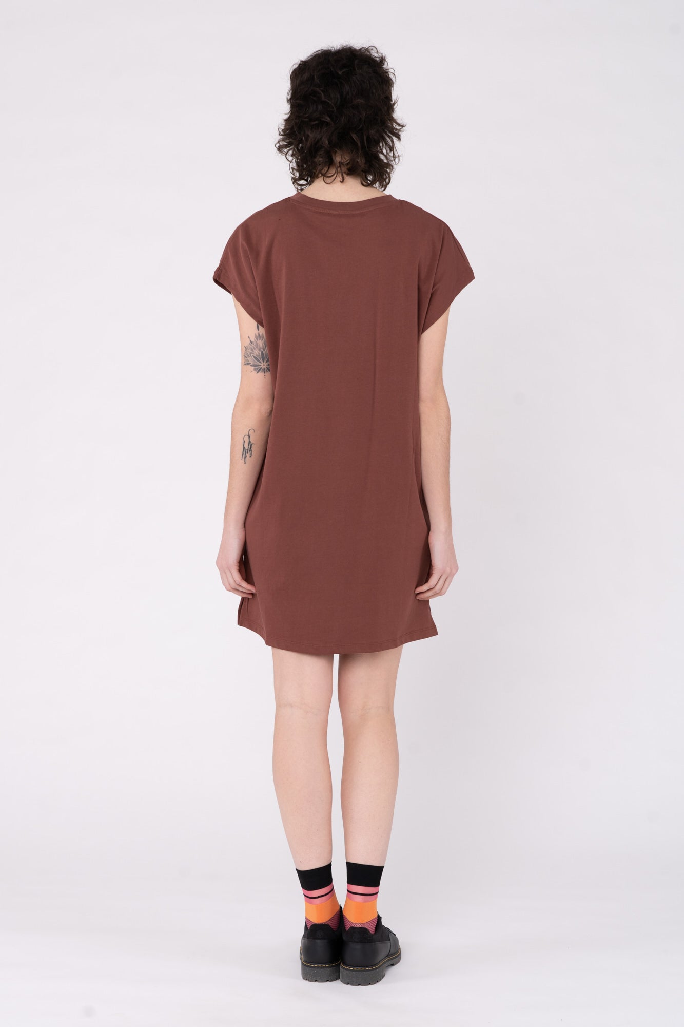 W-mw-121-500-SUNEA-T-Shirt-Kleid-aus-Bio-Baumwolle-Faire-Siegel-Kleidung-TOLSEPU-Mahogany-Vorne1