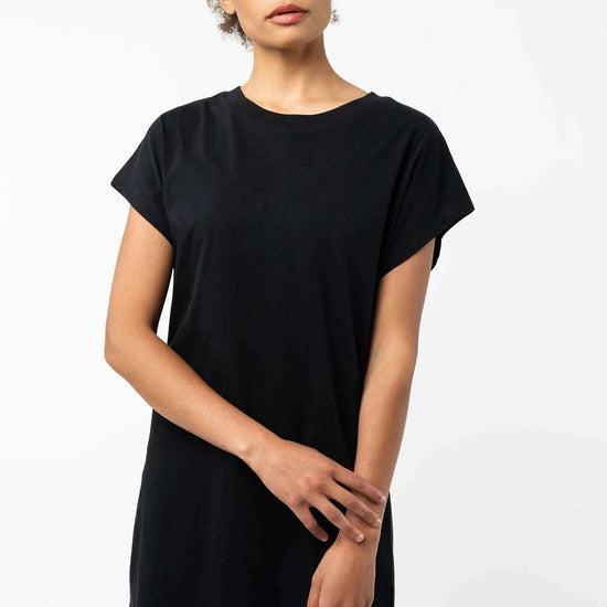 Lisa ist 176cm groß und trägt Größe S