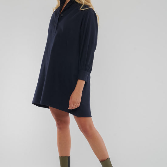W-mw-122-500-KASI-Gerafftes-Kleid-aus-Bio-Baumwolle-Fair-Trade-Kleidung-Onlineshop-Frauen-SAFASSA-Midnight-Flannel-Vorne