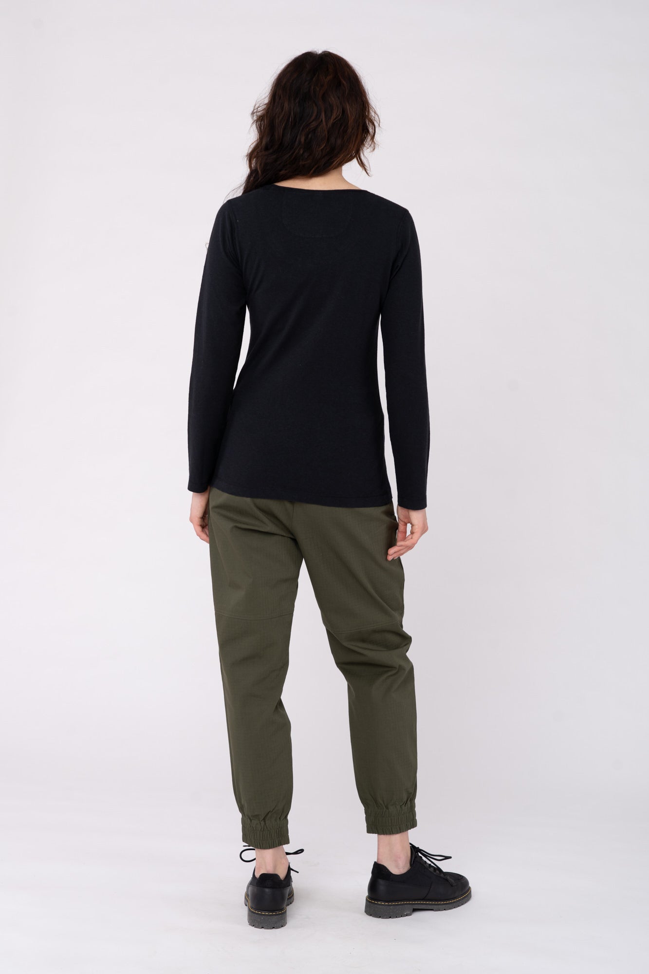 W-mw-arite-ARITE-Hose-aus-Bio-Baumwolle-Fairtrade-Shirts-LEGME-Dark-Olive-Vorne1