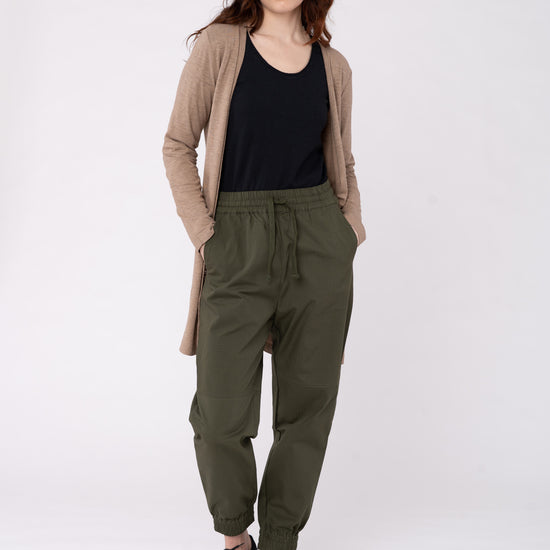 W-mw-arite-ARITE-Hose-aus-Bio-Baumwolle-Fairtrade-Shirts-LEGME-Dark-Olive-Vorne2