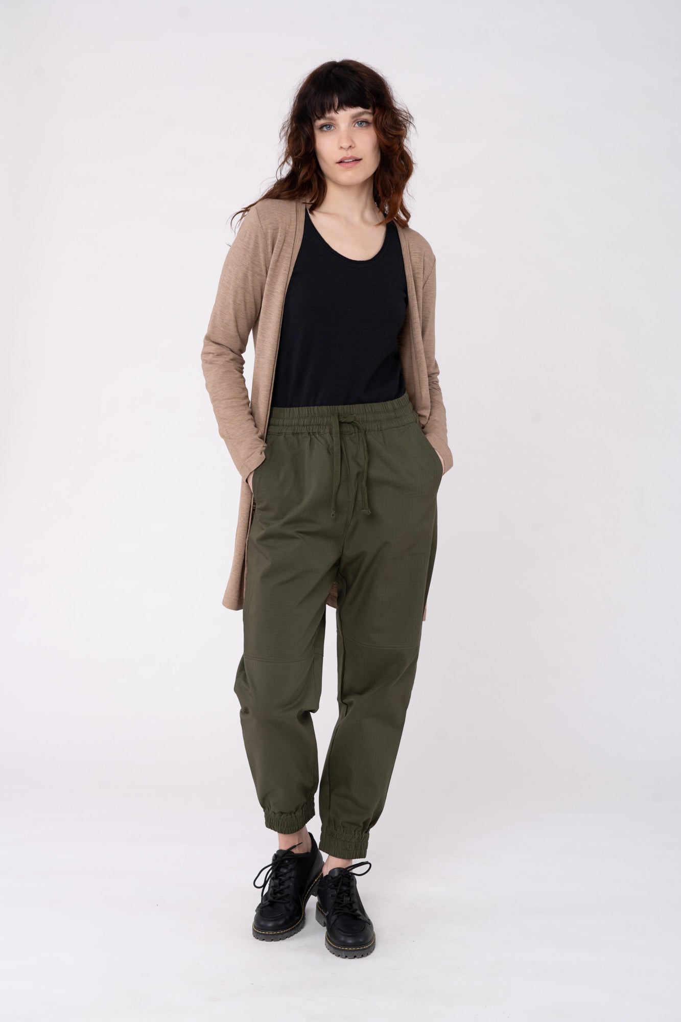 W-mw-arite-ARITE-Hose-aus-Bio-Baumwolle-Fairtrade-Shirts-LEGME-Dark-Olive-Vorne2