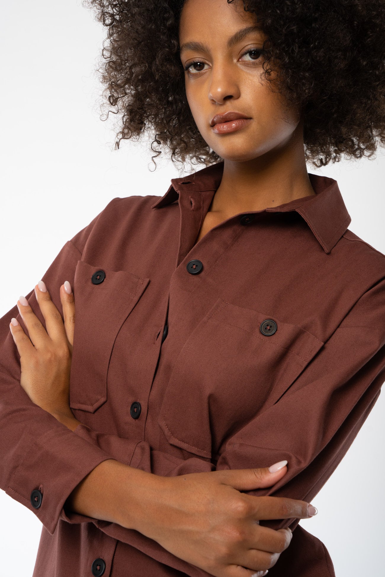 W-mw-esha-ma-ESHA-Hemden-aus-Bio-Baumwolle-Gruene-Mode-Online-Shop-GENUSA-Mahogany-Detail