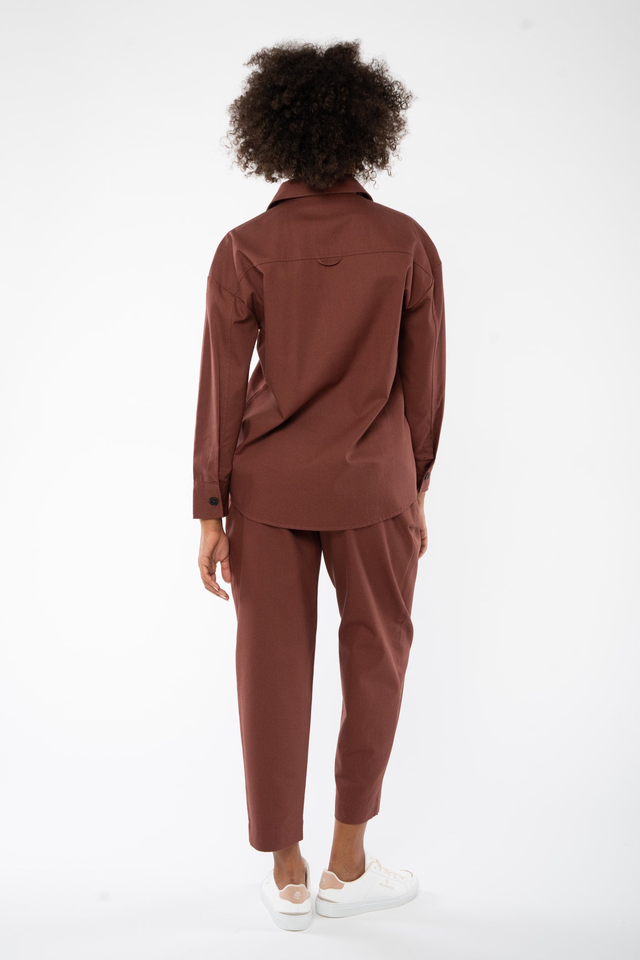 W-mw-esha-ma-ESHA-Hemden-aus-Bio-Baumwolle-Gruene-Mode-Online-Shop-GENUSA-Mahogany-Hinten
