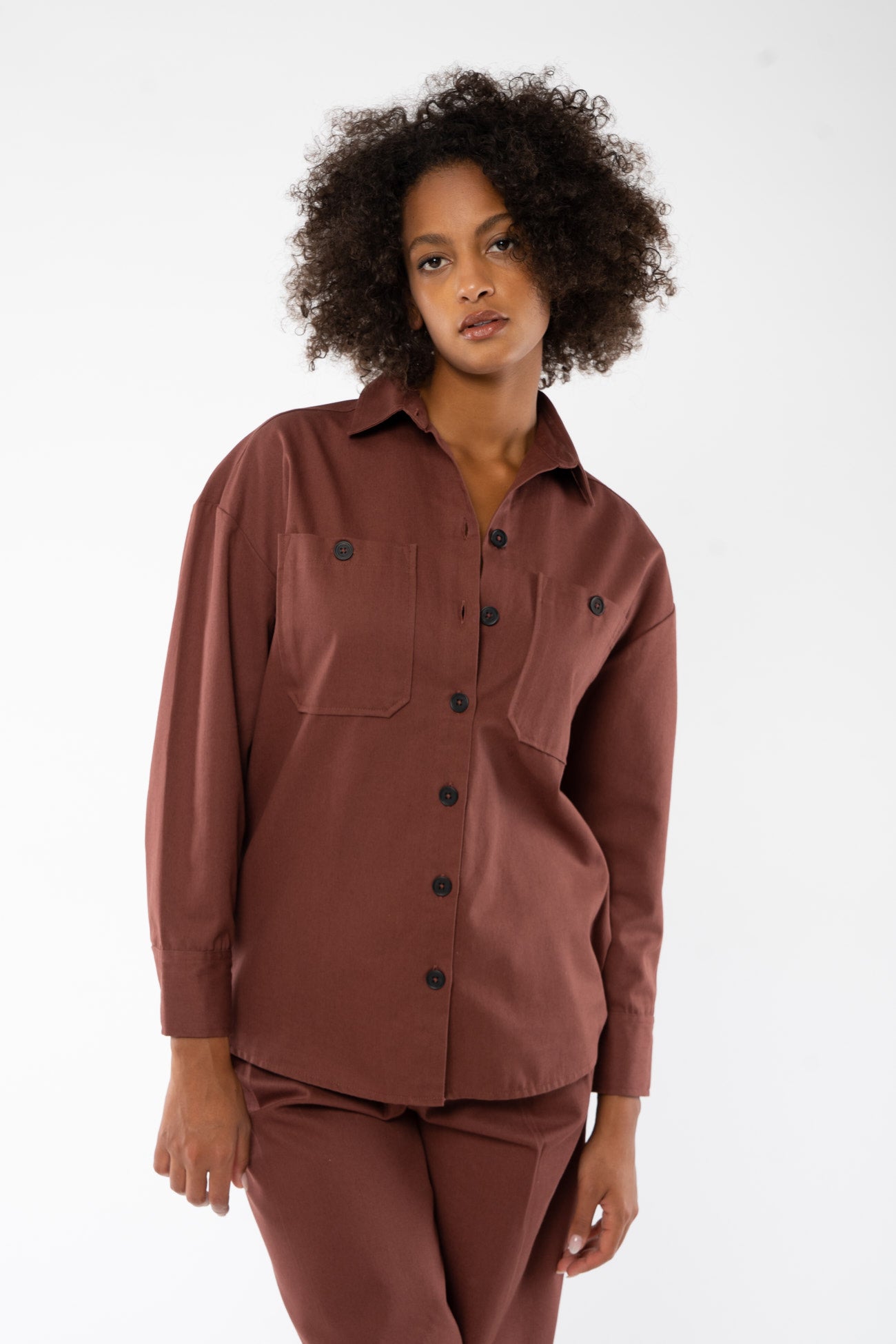 W-mw-esha-ma-ESHA-Hemden-aus-Bio-Baumwolle-Gruene-Mode-Online-Shop-GENUSA-Mahogany-Vorne