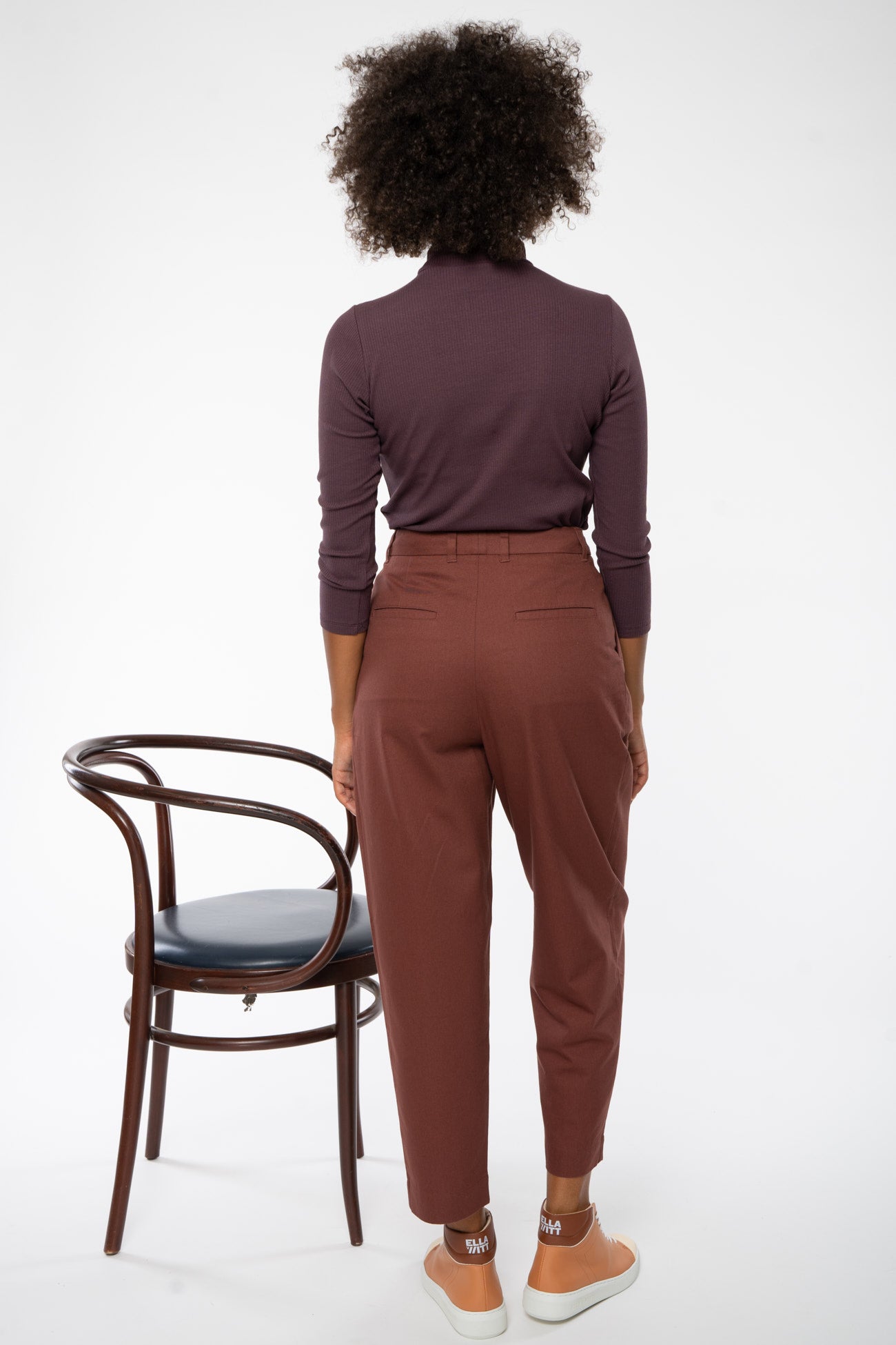 W-mw-neha-ma-NEHA-Hosen-aus-Bio-Baumwolle-Online-Shop-Mode-BIAFA-Mahogany-Hinten