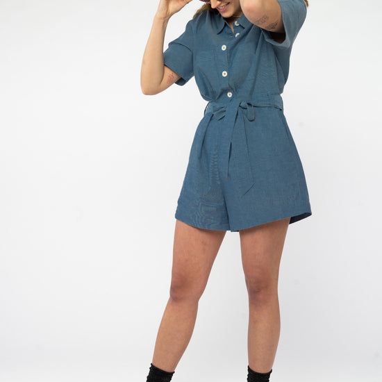 W-mw-sanela-SANELA-Kurzer-Jumpsuit-aus-Bio-Baumwolle-Fair-Trade-Mode-Frauen-BUBELLE-Blue-Chambray-Style