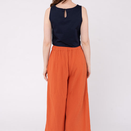 W-mw-tamani-TAMANI-Aermelloses-Top-aus-Bio-Baumwolle-Fair-Trade-Mode-MEDIOLAR-Navy-Vorne1