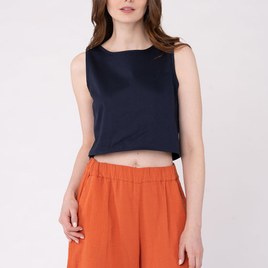W-mw-tamani-TAMANI-Aermelloses-Top-aus-Bio-Baumwolle-Fair-Trade-Mode-MEDIOLAR-Navy-Vorne2