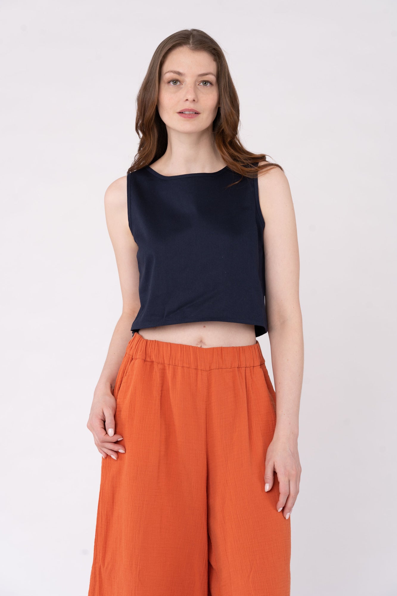 W-mw-tamani-TAMANI-Aermelloses-Top-aus-Bio-Baumwolle-Fair-Trade-Mode-MEDIOLAR-Navy-Vorne2